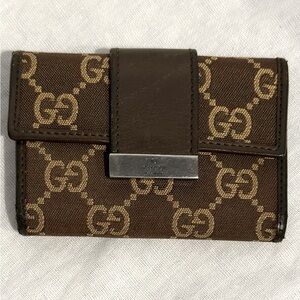 GUCCI Authentic Monogram Key Case and Card Holder Key Chain. Brown and Tan